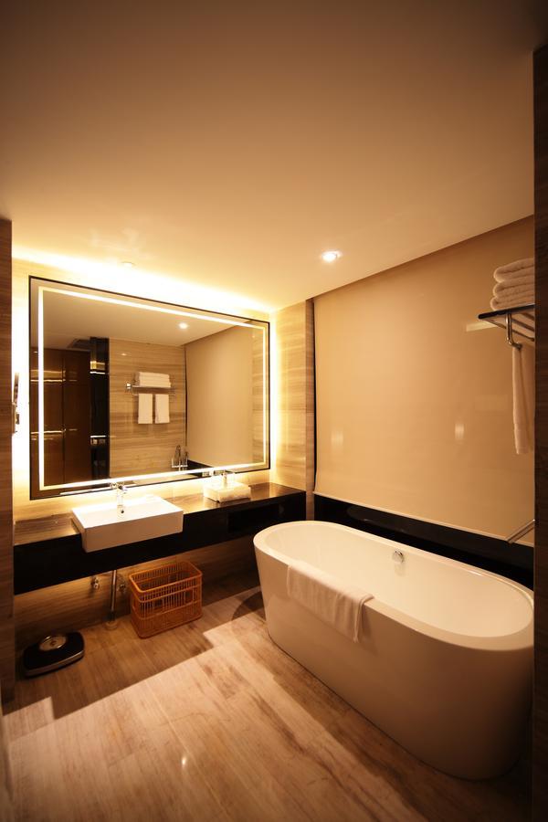 Shenglong Jianguo Hotel Haiyang Haiyang  Екстериор снимка